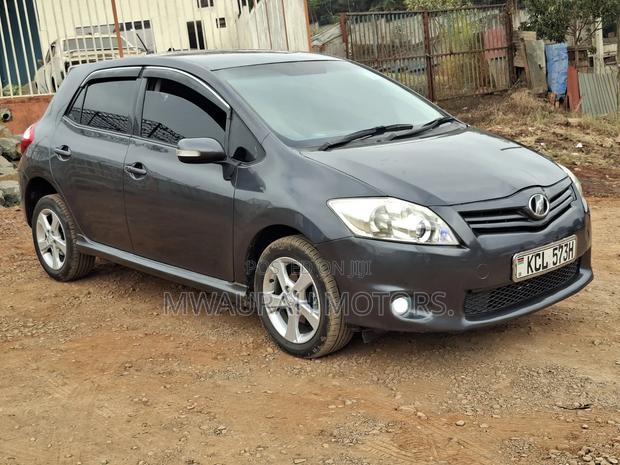 Toyota Auris 2010 Gray