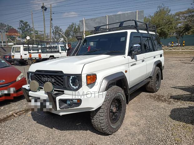 Toyota Land Cruiser 2009 White
