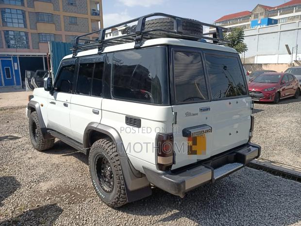 Toyota Land Cruiser 2009 White