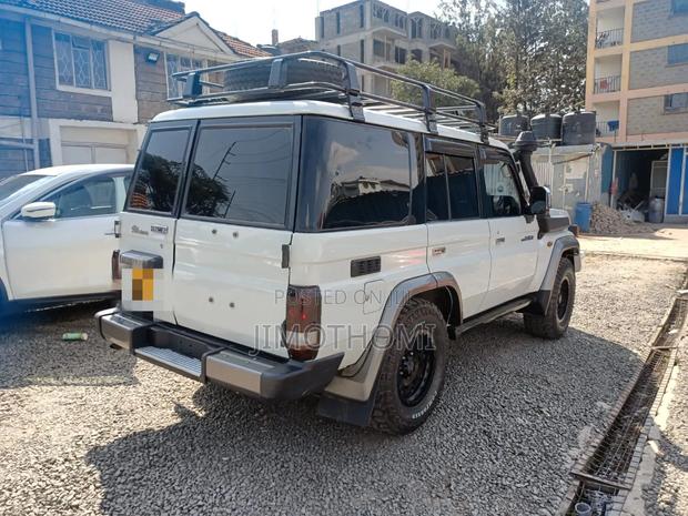 Toyota Land Cruiser 2009 White