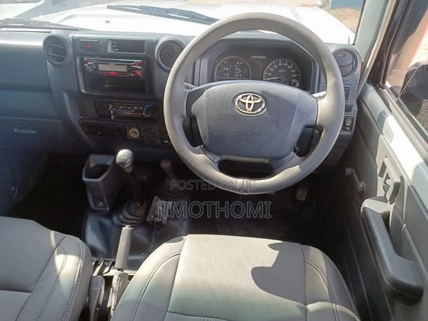 Toyota Land Cruiser 2009 White