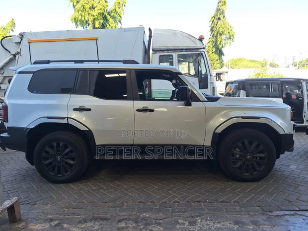 Toyota Land Cruiser 2025 White