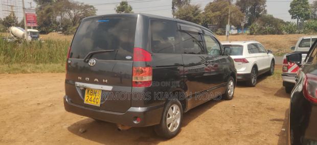Toyota Noah 2003 Black