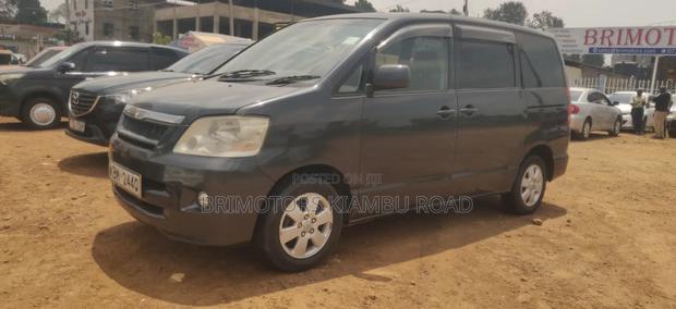 Toyota Noah 2003 Black