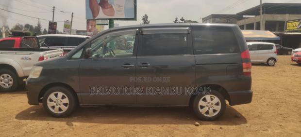 Toyota Noah 2003 Black
