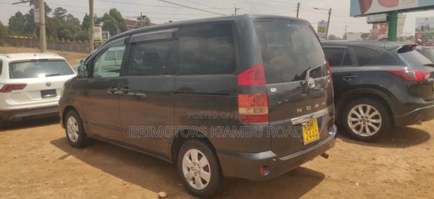 Toyota Noah 2003 Black