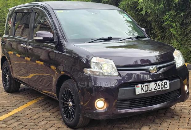 Toyota Sienta 2015