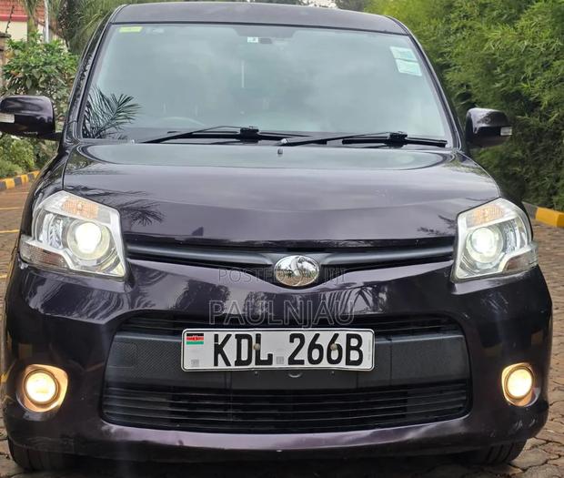 Toyota Sienta 2015