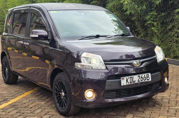 Toyota Sienta 2015