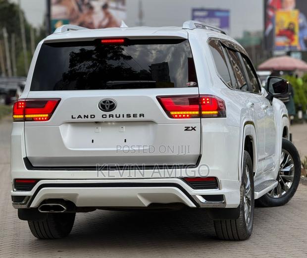 Toyota Land Cruiser LC300 2022