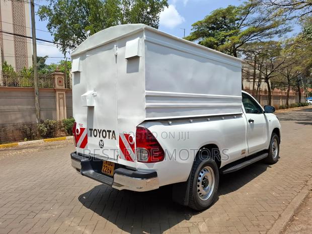 Toyota Hilux 2025 White