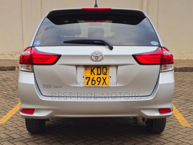 Toyota Corolla Fielder 1.5 Petrol FWD 2018 Silver