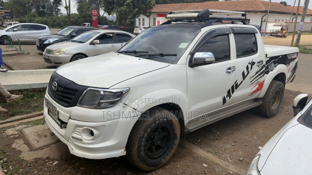 Toyota Hilux SR5 4x4 2013 White
