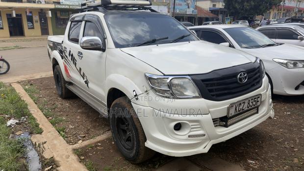 Toyota Hilux SR5 4x4 2013 White