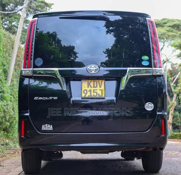 Toyota Esquire 2018 Matt Black