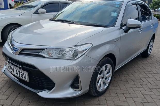 Toyota Axio 2018 Silver