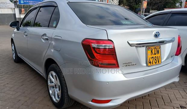 Toyota Axio 2018 Silver