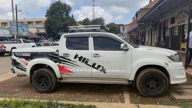 Toyota Hilux SR5 4x4 2013 White