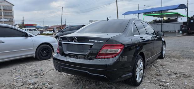 Mercedes-Benz C200 2009 Black