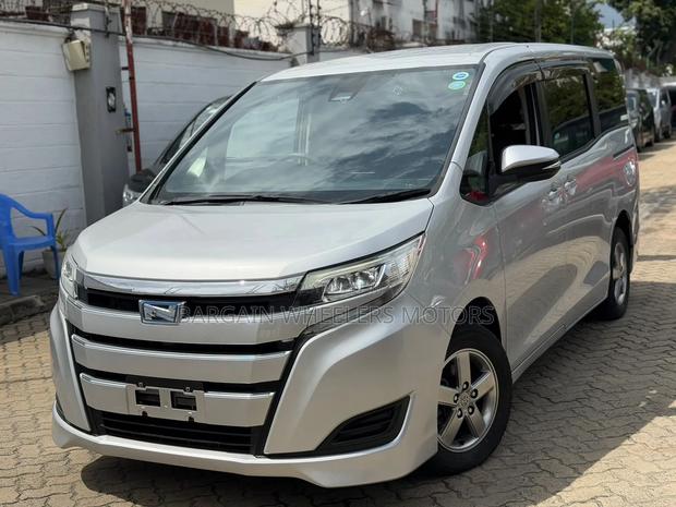Toyota Voxy 2019 Silver