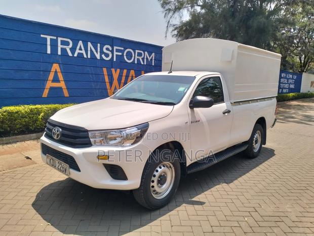 Toyota Hilux 2025 White