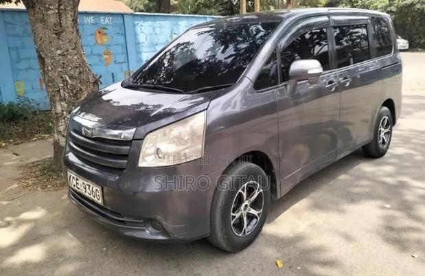 Toyota Noah 2008 Gray