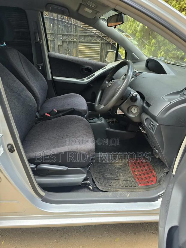 Toyota Vitz 1.3 FWD 5dr 2008 Silver