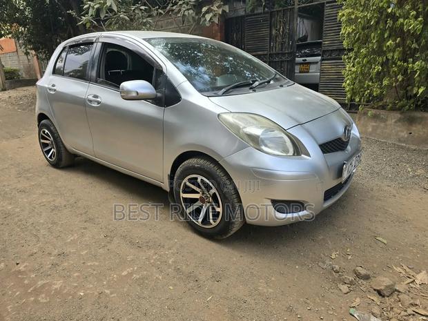 Toyota Vitz 1.3 FWD 5dr 2008 Silver
