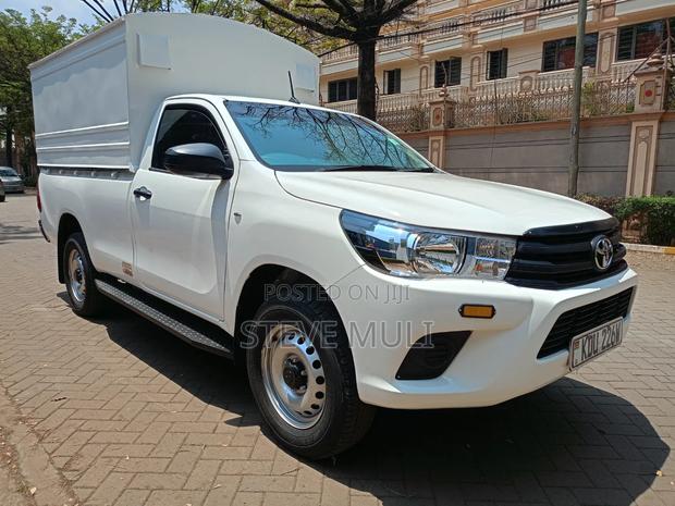 Toyota Hilux 2025 White