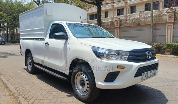 Toyota Hilux 2024 White
