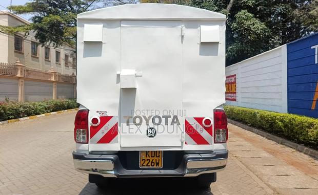 Toyota Hilux 2024 White