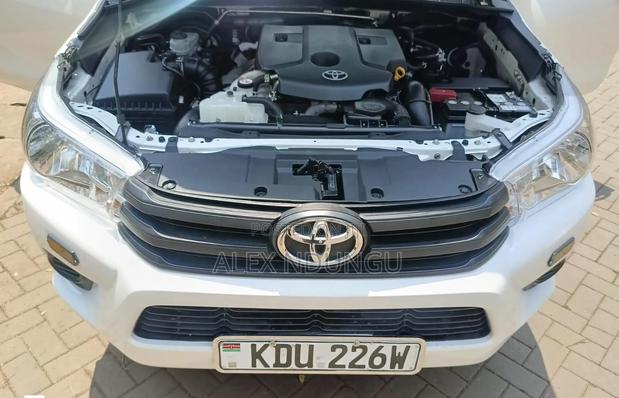 Toyota Hilux 2024 White