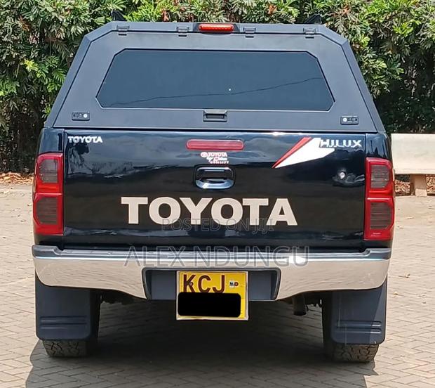 Toyota Hilux 2012 Black