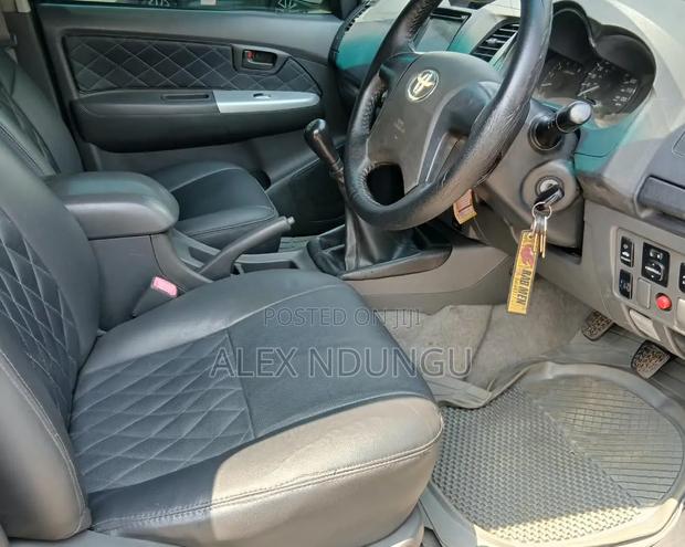 Toyota Hilux 2012 Black