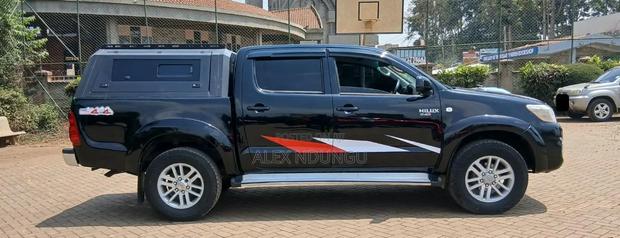 Toyota Hilux 2012 Black