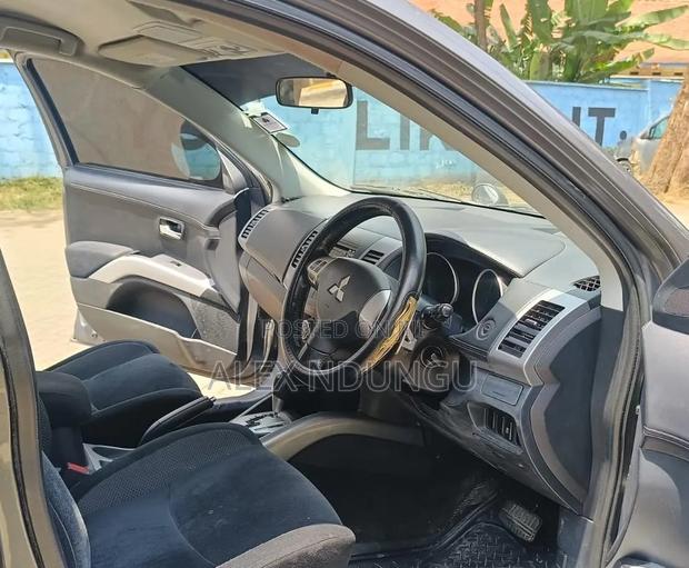 Mitsubishi Outlander 2011