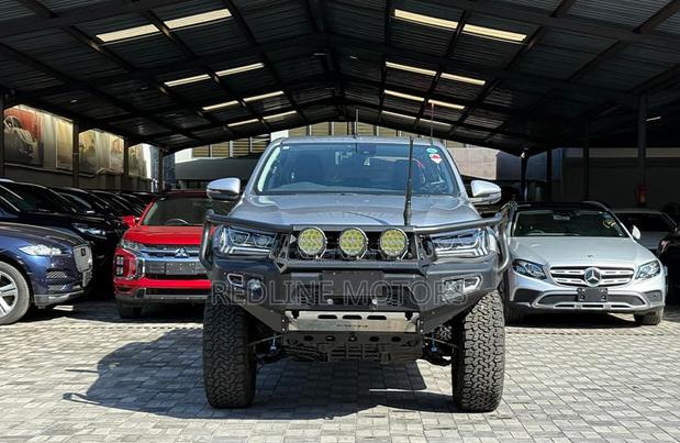 Toyota Hilux SR 4x4 2019 Silver