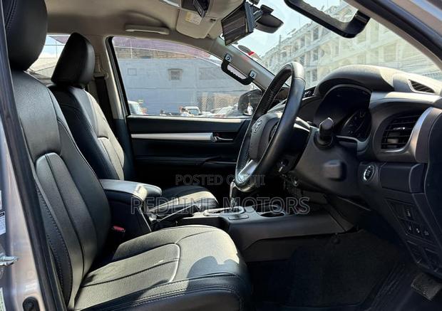Toyota Hilux SR 4x4 2019 Silver