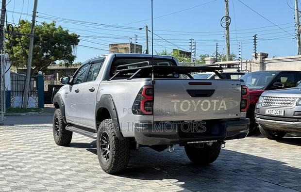 Toyota Hilux SR 4x4 2019 Silver