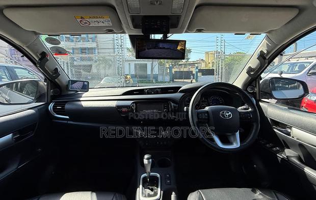 Toyota Hilux SR 4x4 2019 Silver