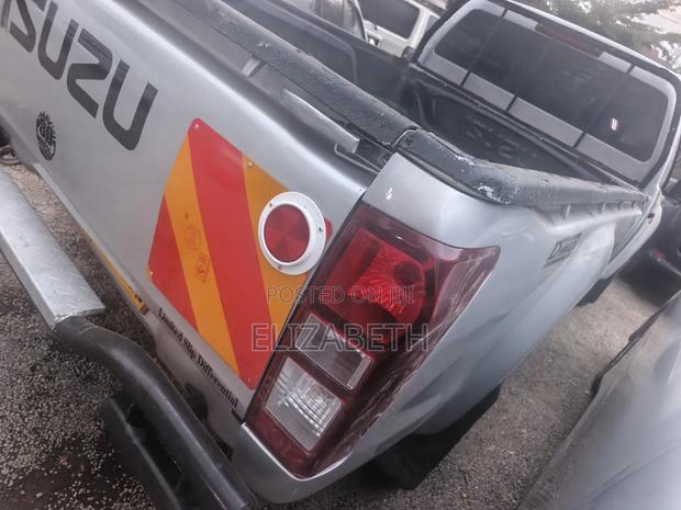 Isuzu D-MAX 2014 Silver