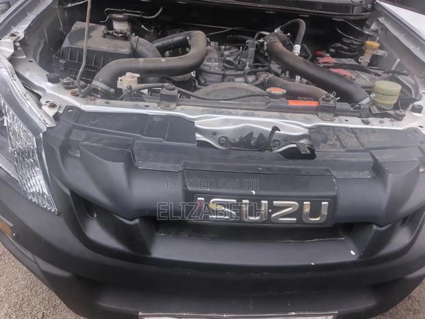 Isuzu D-MAX 2014 Silver