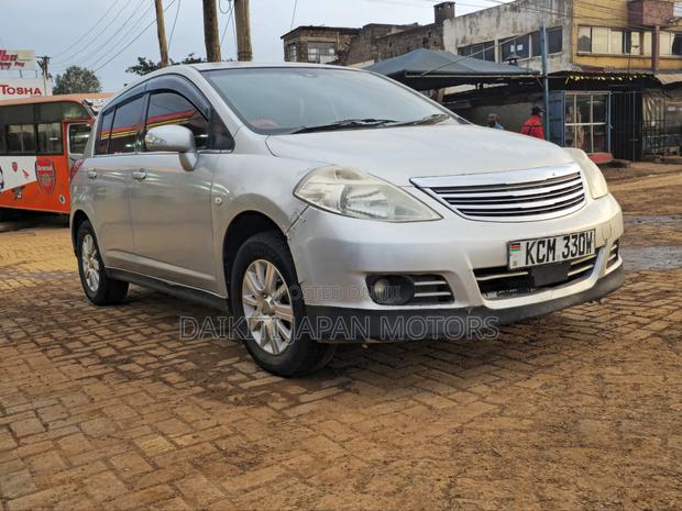 Nissan Tiida 2010 Silver