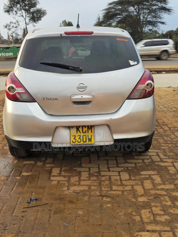 Nissan Tiida 2010 Silver