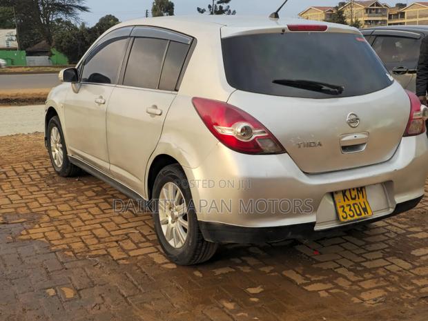 Nissan Tiida 2010 Silver