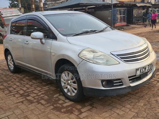 Nissan Tiida 2010 Silver