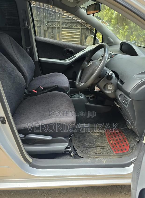Toyota Vitz 2008 Silver