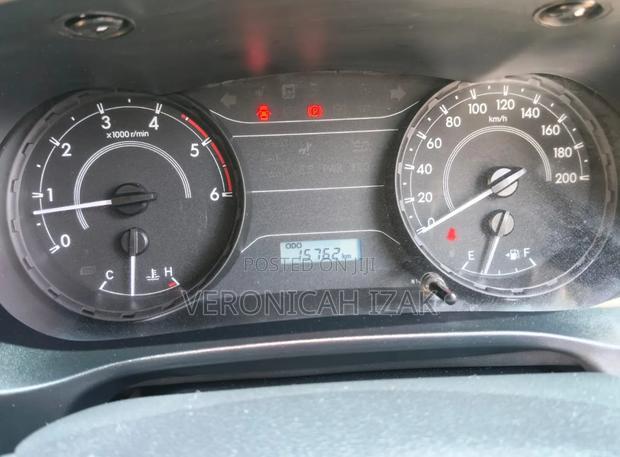 Toyota Hilux 2025 White