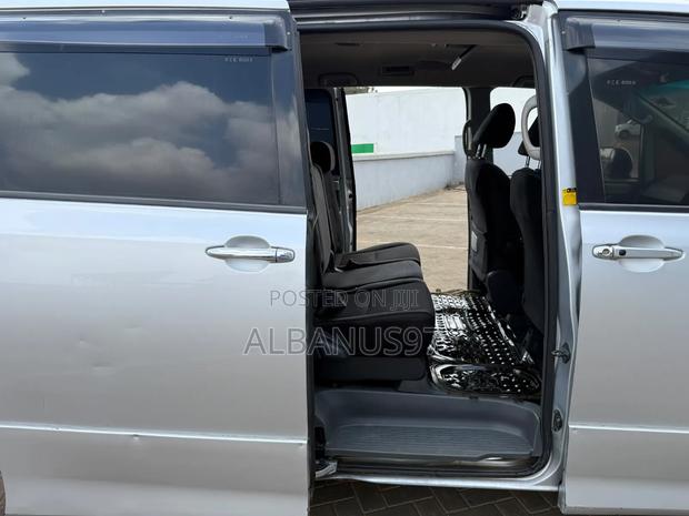 Toyota Voxy 2008 Silver