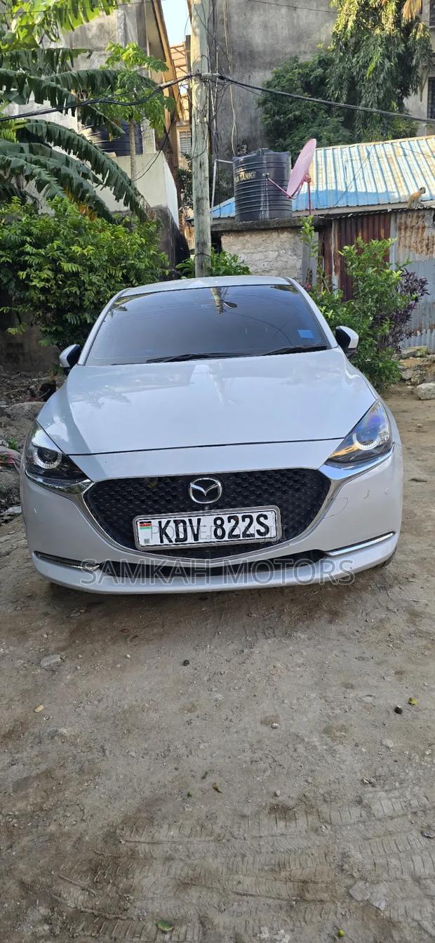 Mazda 2 2019 White